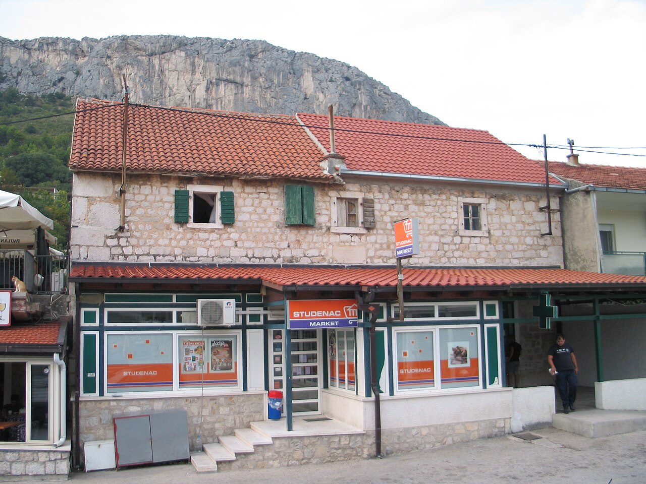 Studenac shop exterior in Klis